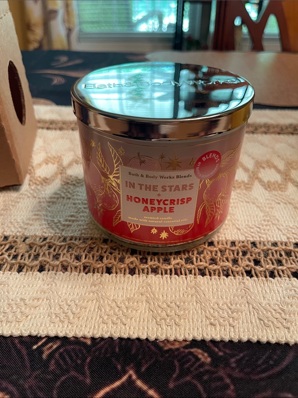 Bath & Body Works Honeycrisp Apple 3-Wick Candle - Red with Gold Lid